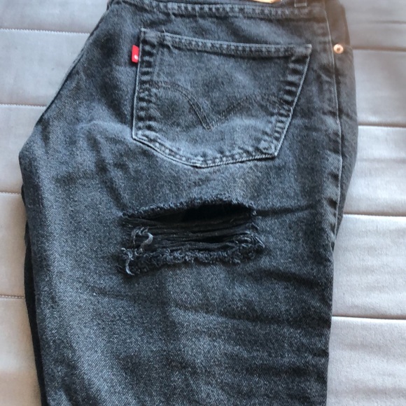 Levi’s distressed and embroidered - Picture 6 of 7